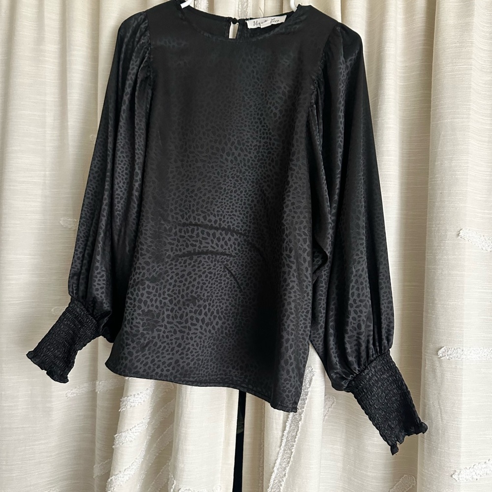 Vine & Love Black Satin Leopard-Texture Puff Sleeve Blouse
